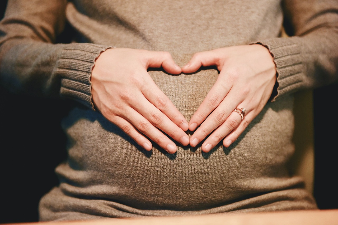 Can you get pregnant naturally at 43?
